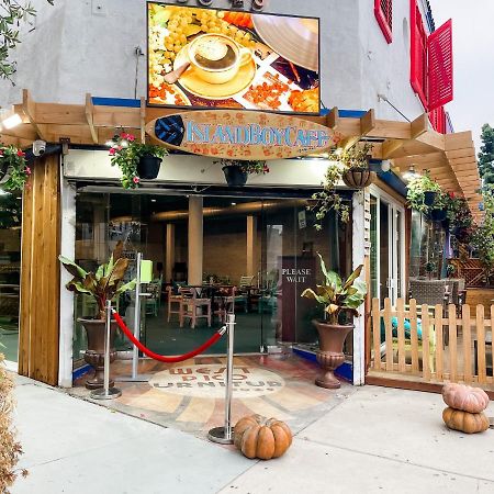 Island Girl Spa + Bed And Breakfast Los Angeles Exterior photo