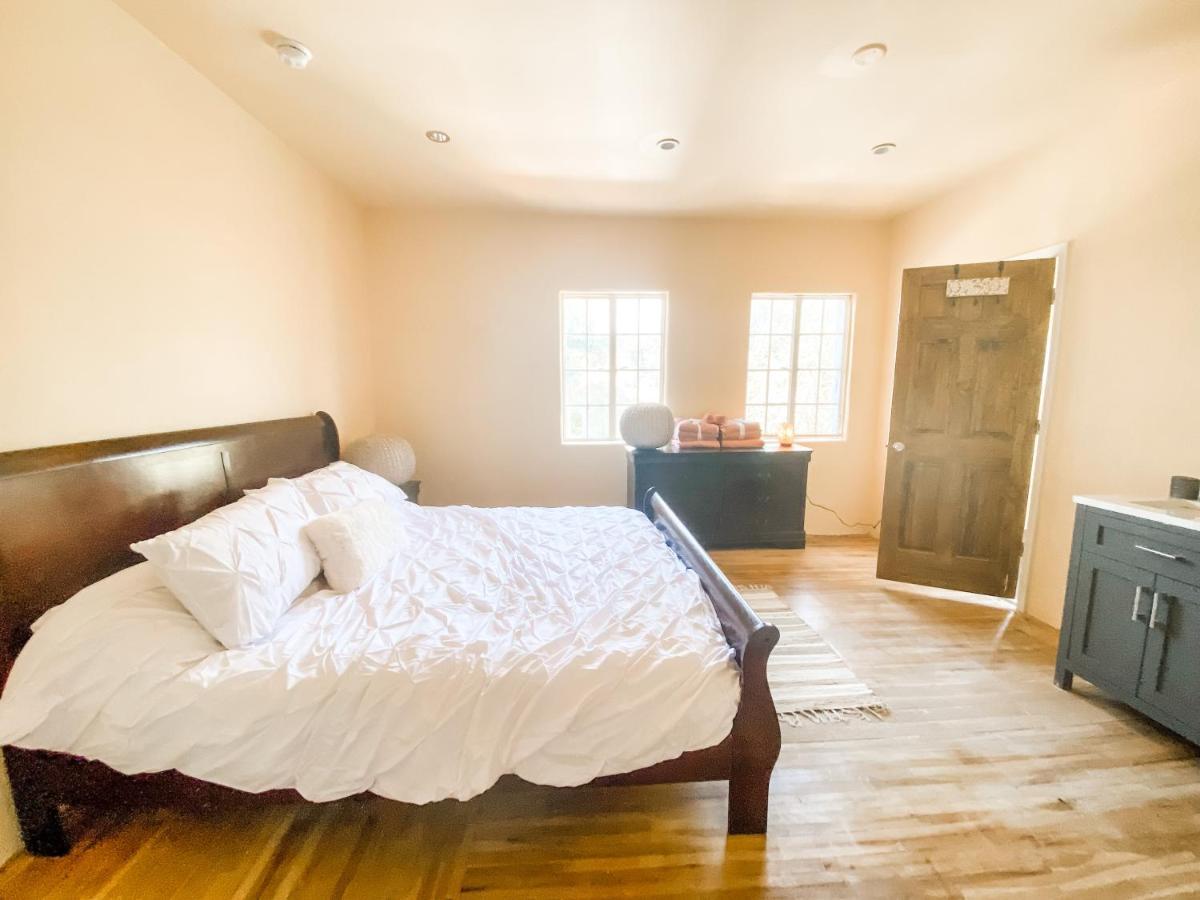 Island Girl Spa + Bed And Breakfast Los Angeles Exterior photo