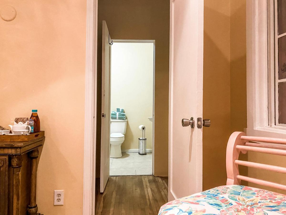 Island Girl Spa + Bed And Breakfast Los Angeles Exterior photo