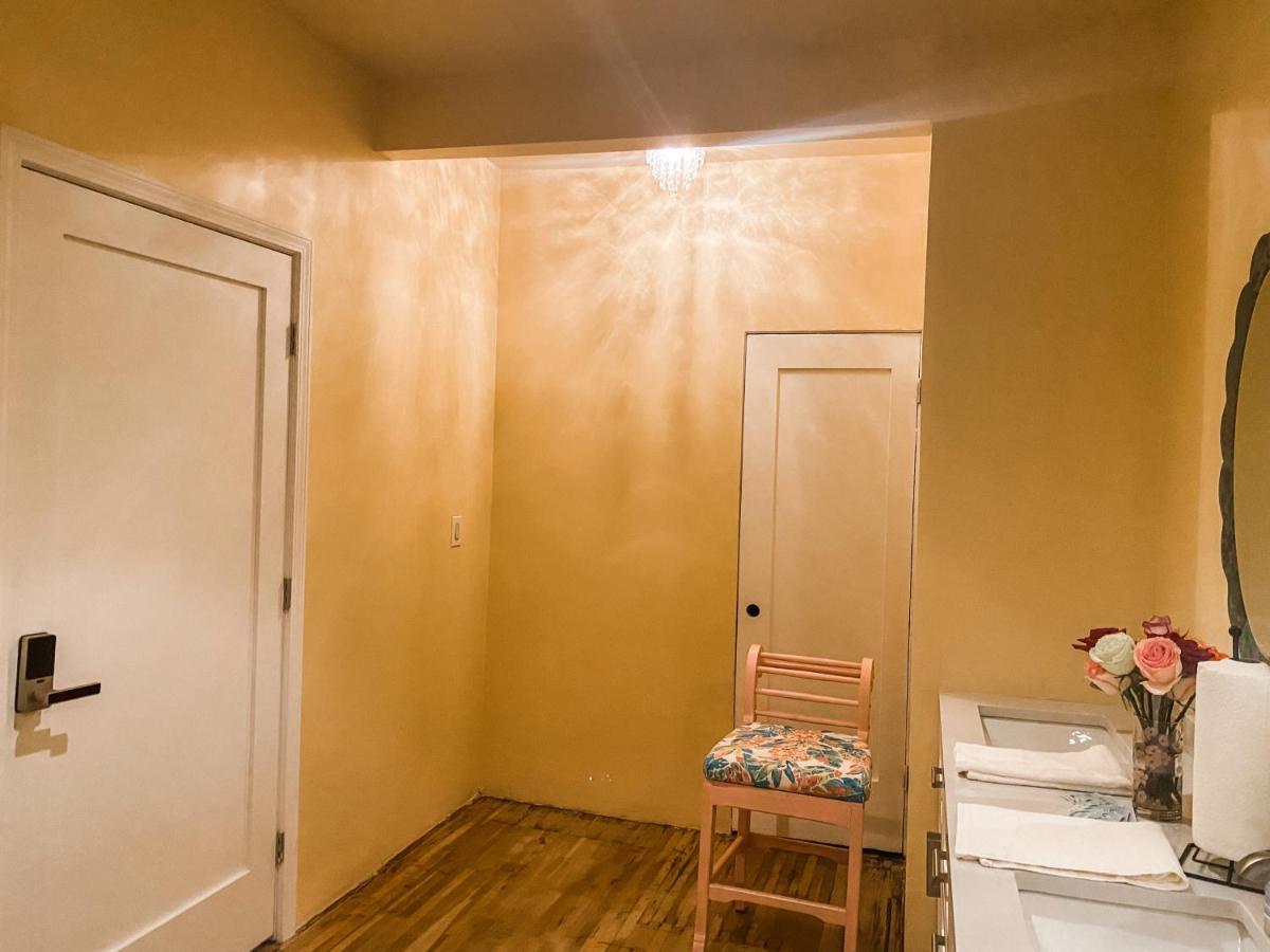Island Girl Spa + Bed And Breakfast Los Angeles Exterior photo