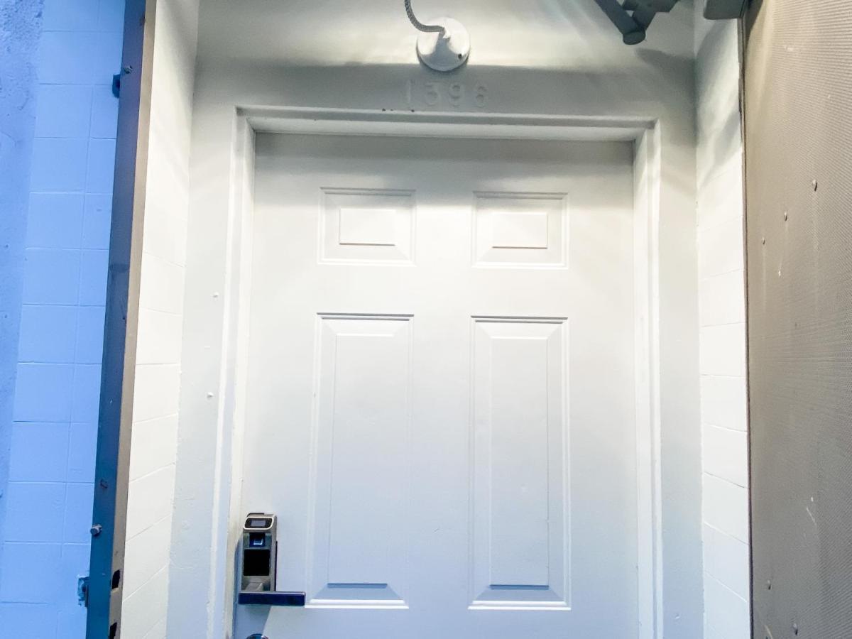 Island Girl Spa + Bed And Breakfast Los Angeles Exterior photo